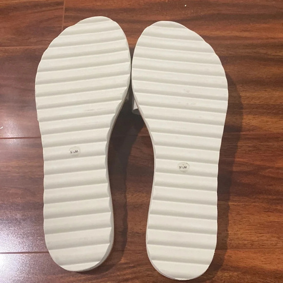 Trina Turk Calabasas Slide in Bone Size 9.5 - Picture 6 of 7